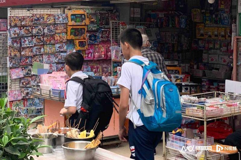 暗访广州小学周边文具店：刻词讼、圆珠刀等危险文具仍在售