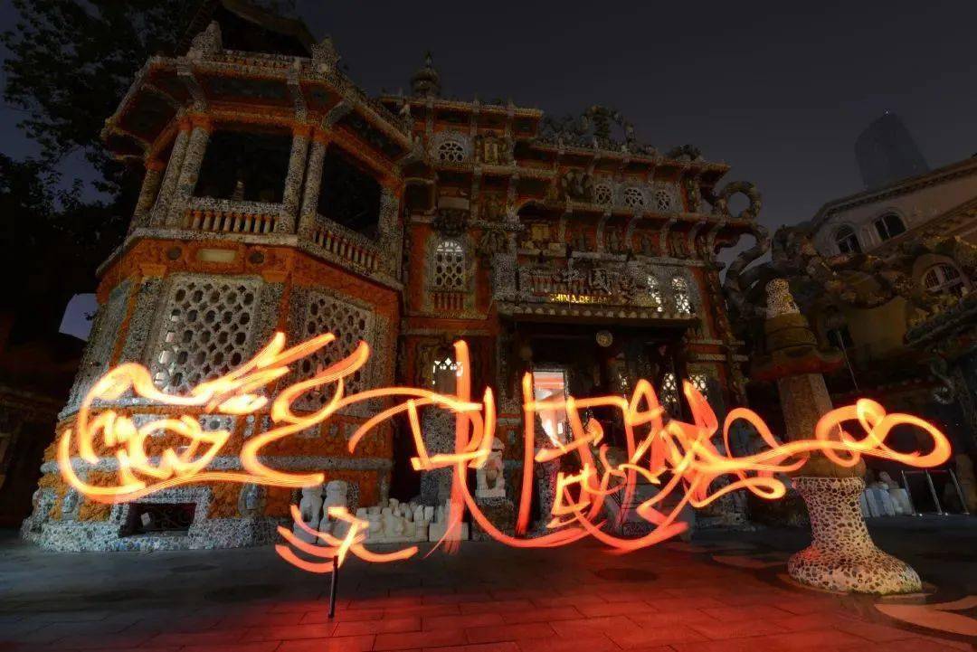 他用"光绘"作品拿到了阿联酋10年黄金签证!_王思博_艺术_中国