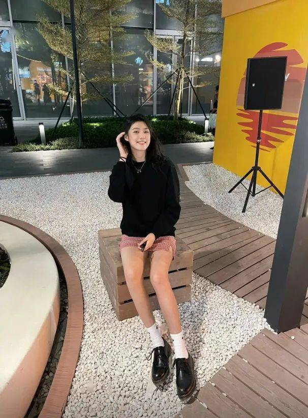 中国女篮颜值天花板!才20岁,这身材._球迷_卓识_美女
