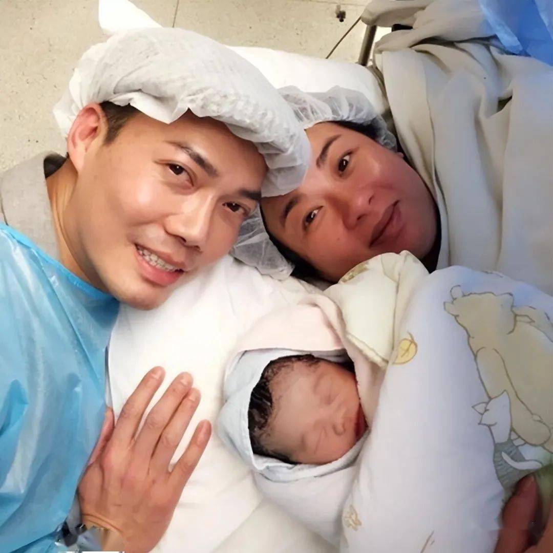 谢天华观看女儿演出,4岁爱女跳探戈超自信,被郑裕玲赞长得漂亮_表演