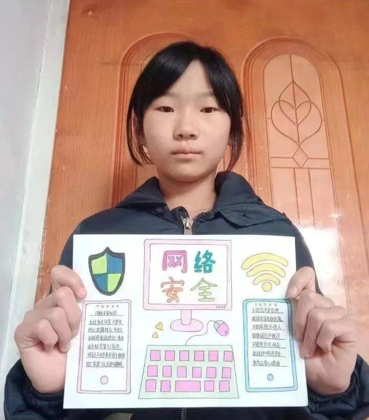从网络安全,网络利与弊,网络文明公约等多方面精心设计手抄报,一张张