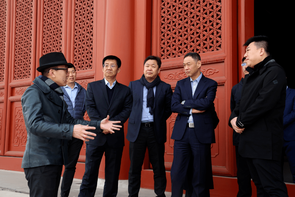 在交流结束后,陈月祥同万达集团一行实地参观调研了