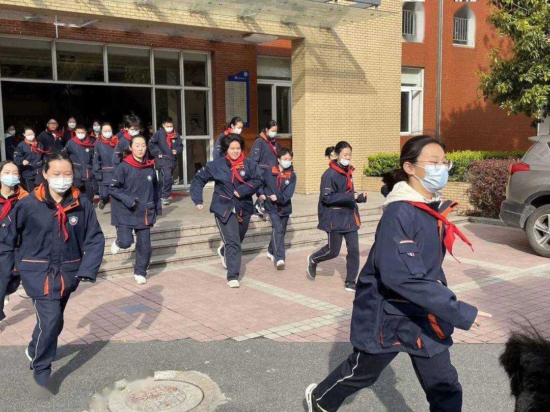 共创平安校园——上海市宝山区杨泰实验中学安全教育周活动记录_家长
