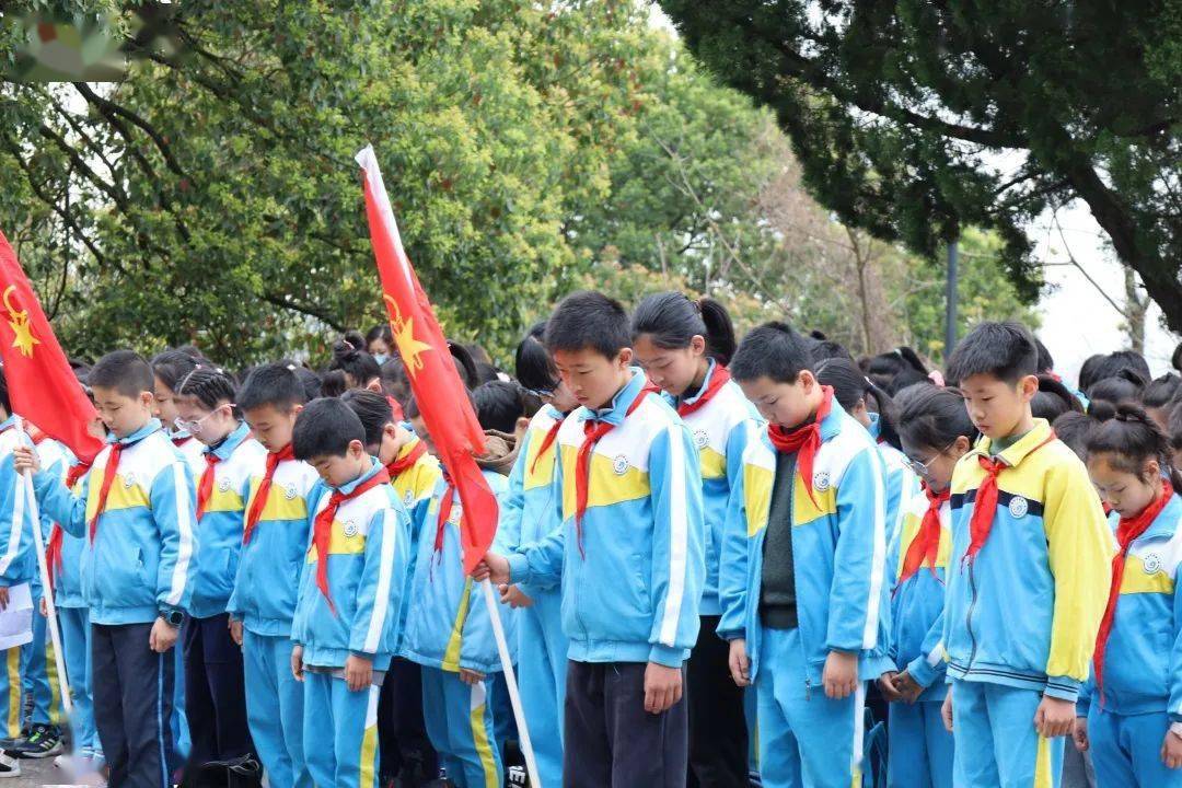 海宁这所小学清明祭英烈_少先队员_革命_活动