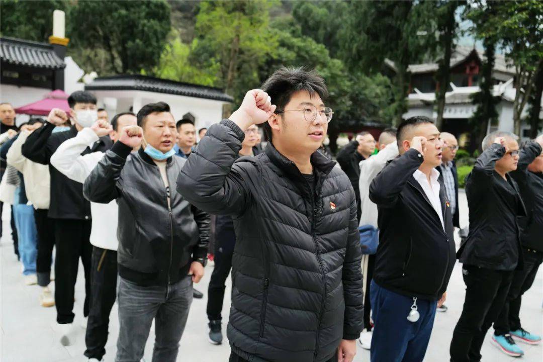 樂清市文明辦,柳市鎮機關黨工委組織開展雁蕩山革命烈士陵園祭掃活動