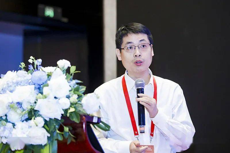 湾区特大桥养护技术中心的周旭东主任分别做了相关的项目工作报告