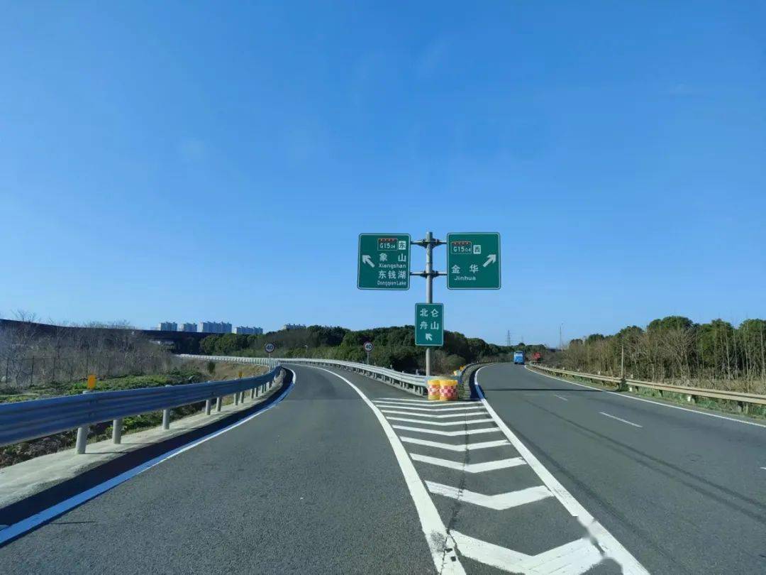 市公路与运输中心预测,今天宁波高速公路收费站出入口总流量预计会在