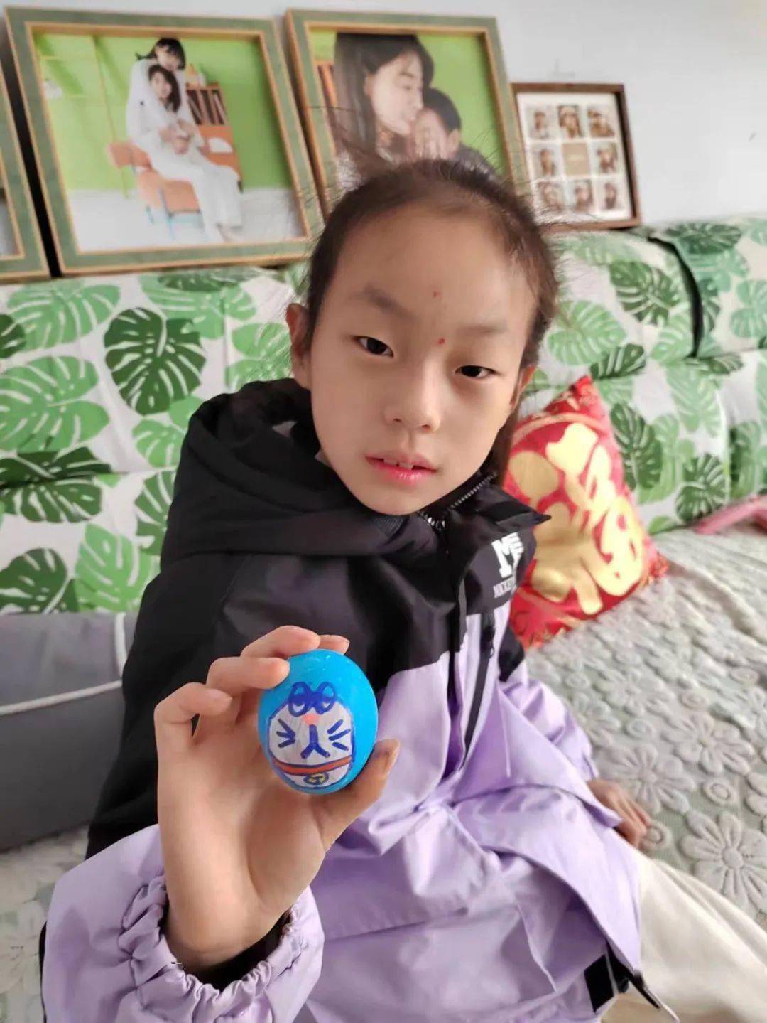 圆圆的蛋壳像什么呢?像黄黄的皮卡丘?像蓝蓝的哆啦a梦?