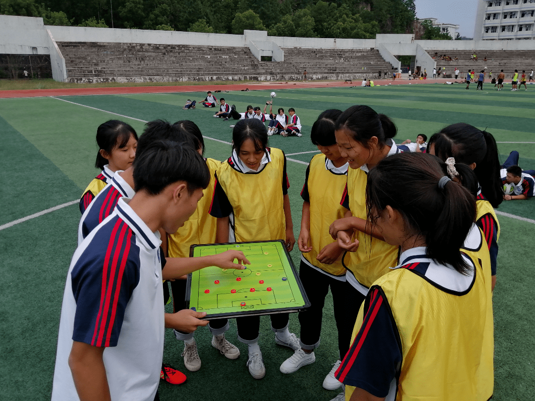 云安中学陈锦周:全国青少年校园足球骨干教师_云浮市_体育科_工作