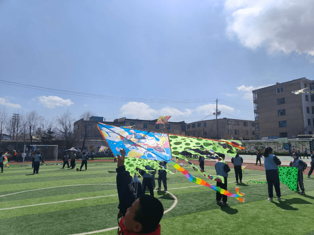 西宁市总寨镇逸夫小学图片