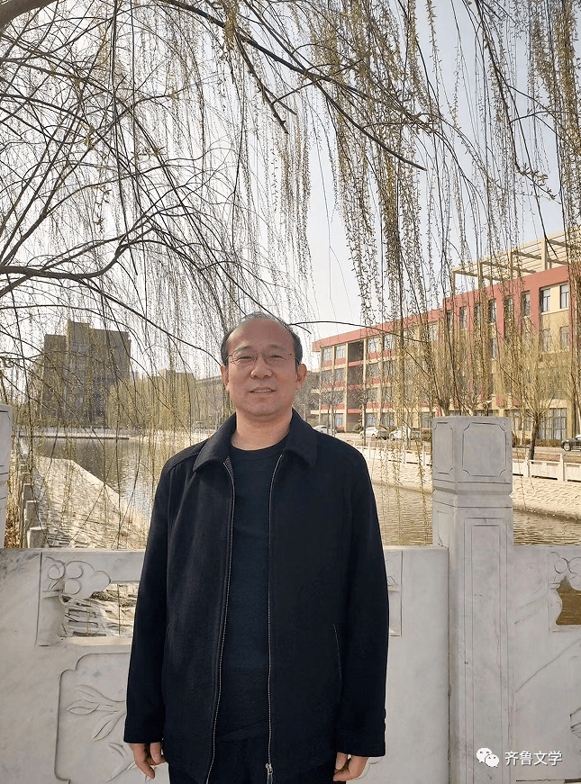 孙孝军,山东禹城人,教师,现任教于庆云一中,德州作协会员.作者简介