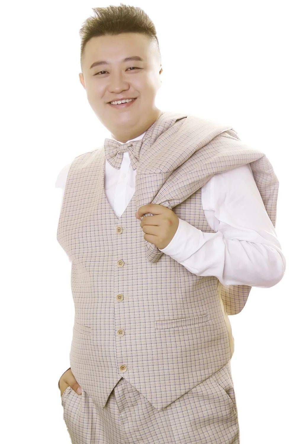 右:何吉天左:陈力宝右:魏伽妮左:李婷右:蔡子越左:尤龙右:于秀娟左:傅