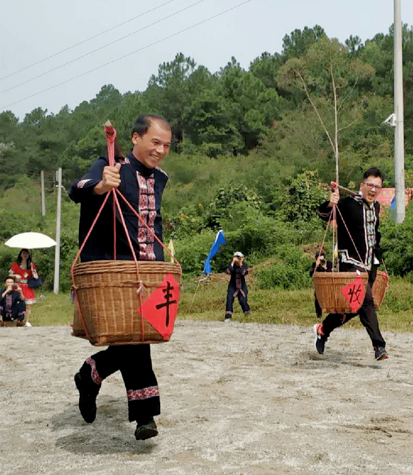 下帅壮族瑶族乡服装图片