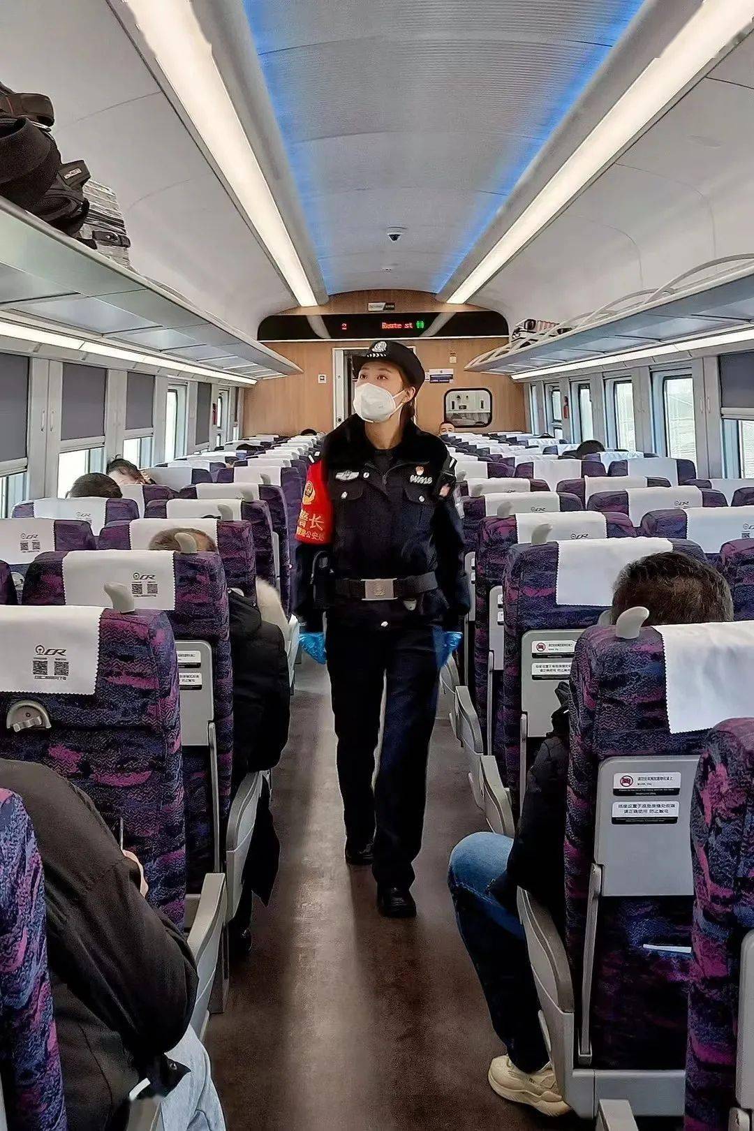 这支女子乘警队5年来收到锦旗872面!_旅客_基层工作_呼和浩特