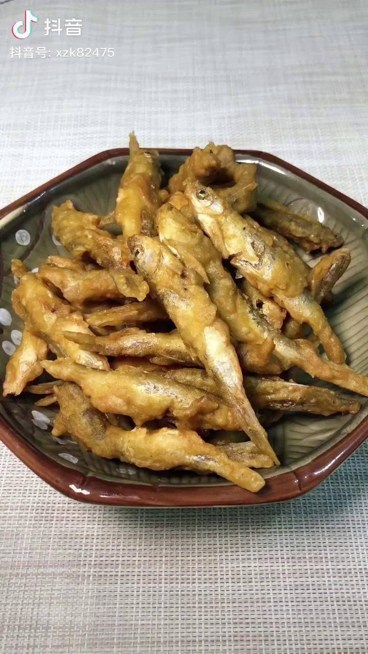 教你香酥小河鱼的正确做法,调糊很关键,外脆里嫩,一口一个真香!美食