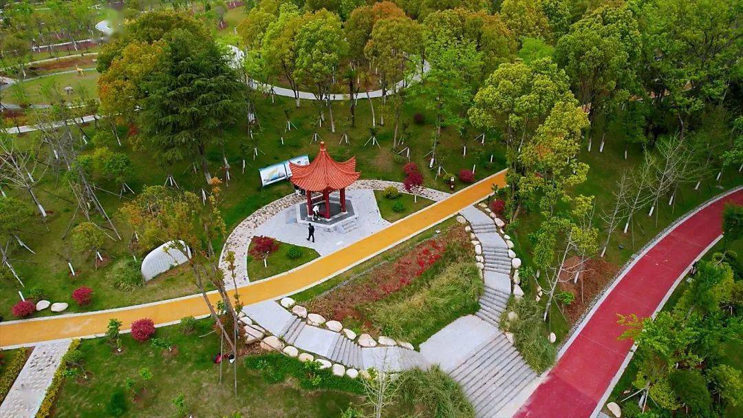 与城市互为交融,湿地春水满贯,安陆市府河国家湿地公园内,4月10日,在