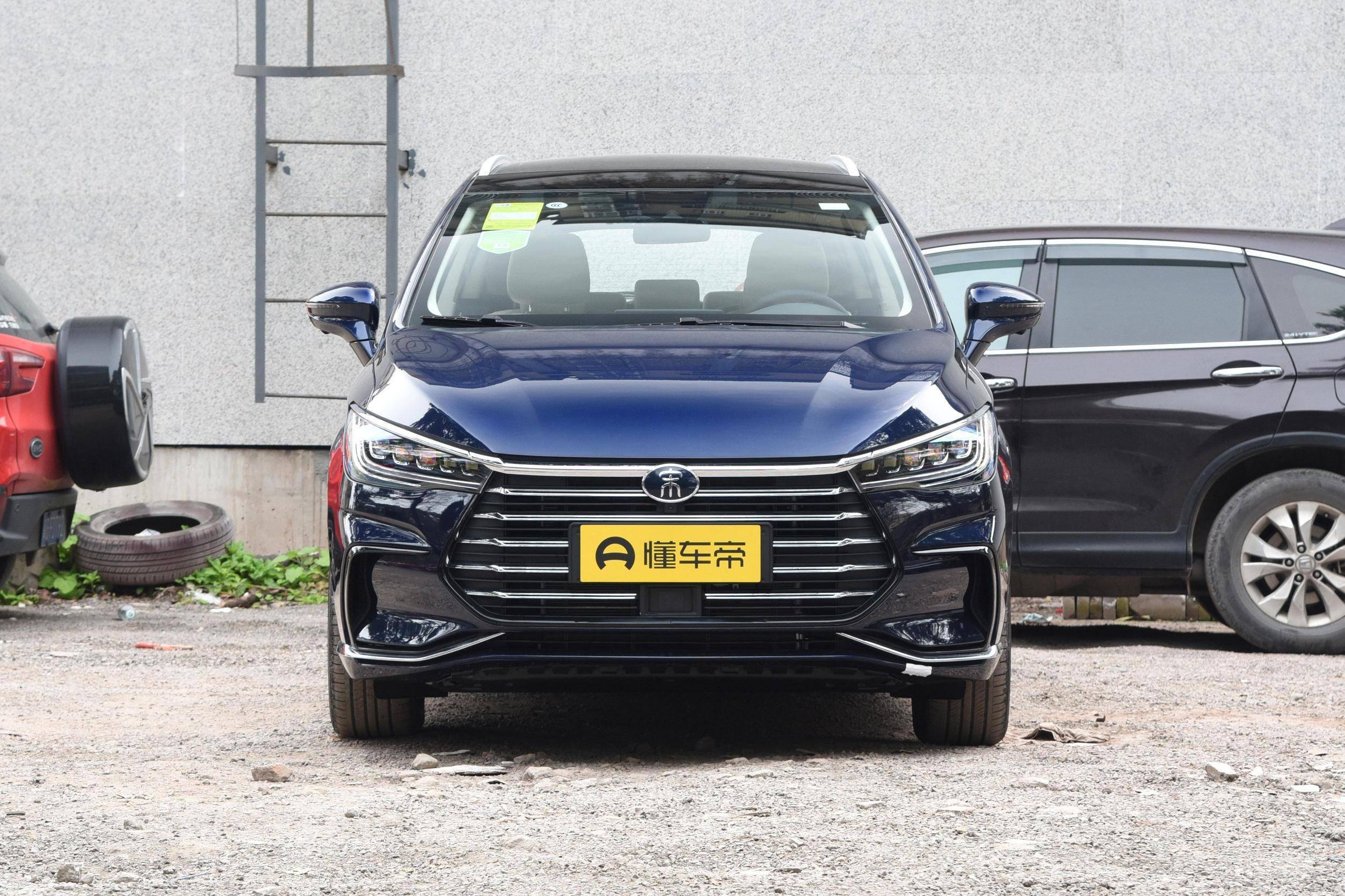 比亚迪宋max dm-i:售14.78万起,提供6座/7座,值不值得购买?