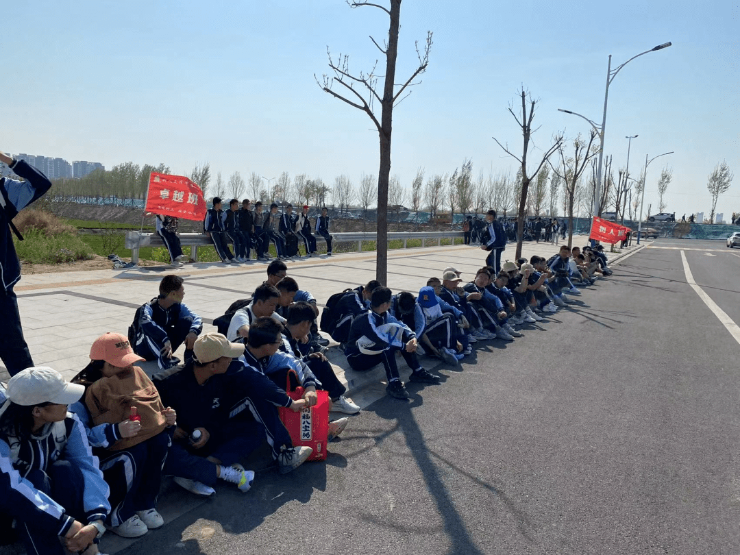 文茂中学开展"清捡垃圾,美化环境"公益志愿者远足行活动_生态_涵养