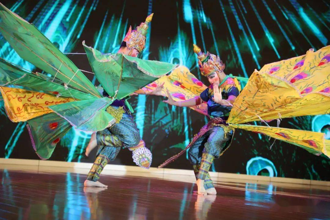 火爆全网的德宏傣族架子孔雀舞来啦~_芒市_文化_公众