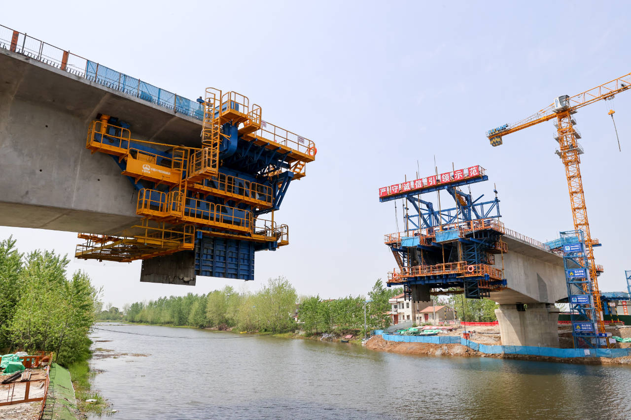 国内首个悬臂智慧造桥机投产_施工_信息化_智能化