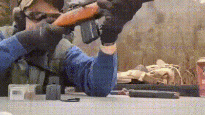 动图，这枪咋了