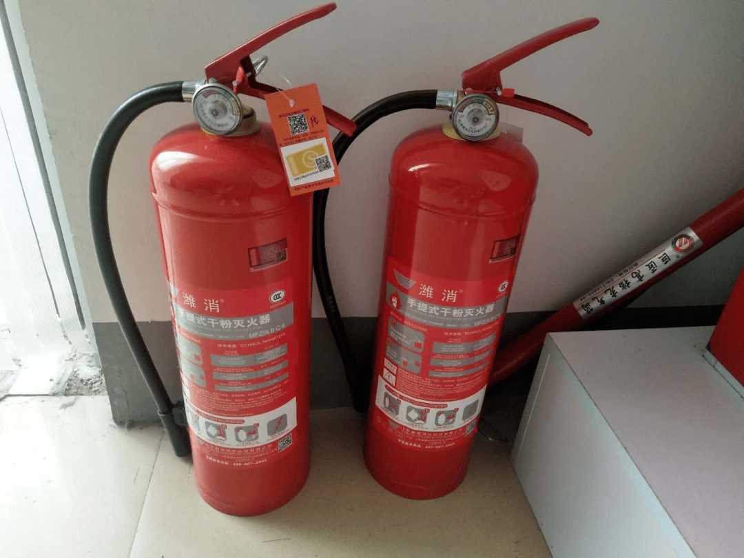 小区物业建有微型消防站,可用于扑灭初起火灾.