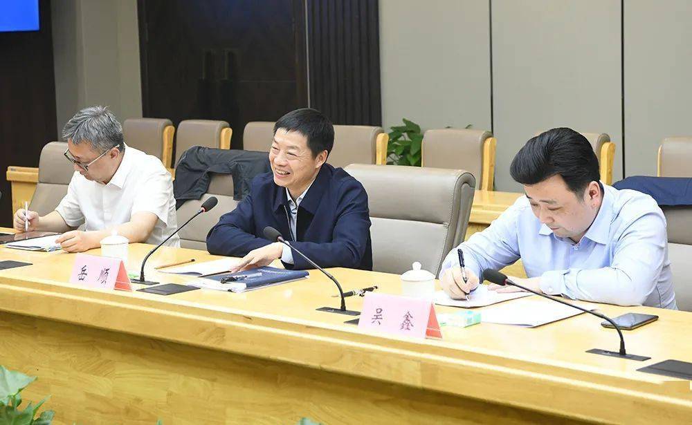 文天平与市住房城乡建委主任岳顺一行座谈 推进城乡建设品质提升 建设