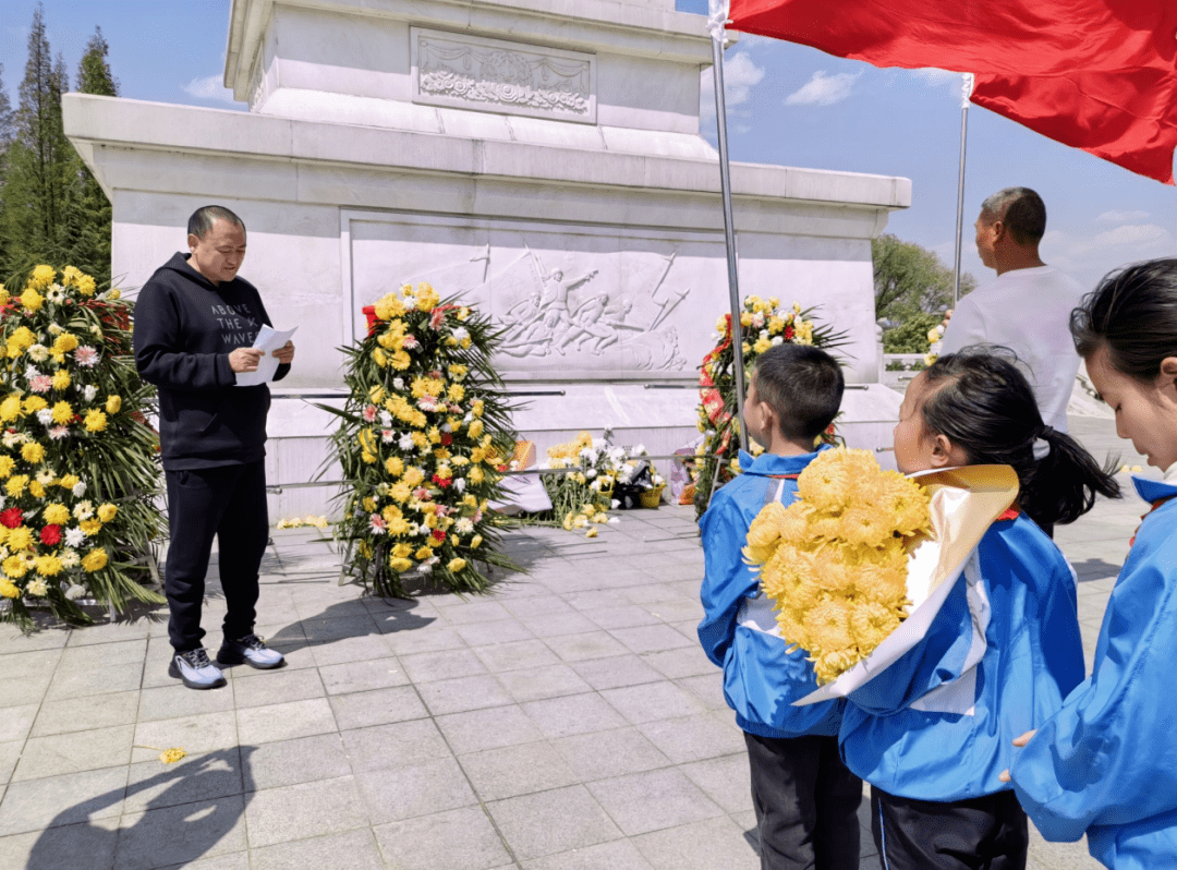 黄果树旅游区龙宫镇炭窑小学"兵校长" 开展爱国主义宣讲活动_王若飞