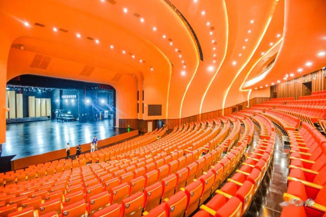 (内部环境宽敞明亮61吴婧/摄)▲(福州大学城文化艺术中心61邓