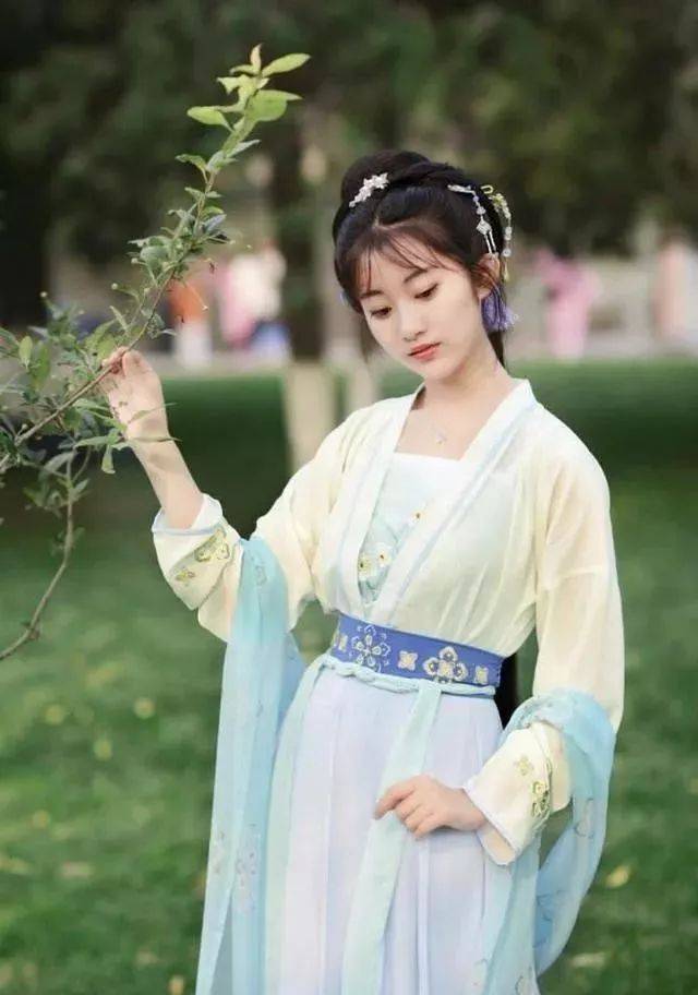 上联：贾宝与林黛遇，薛宝拆！才子下联让人感叹博大精深！