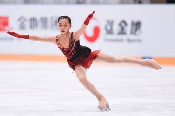 亚军王一涵台风沉稳,跳跃能力很强;季军佟瑞宸表演能力强,节目令人赏
