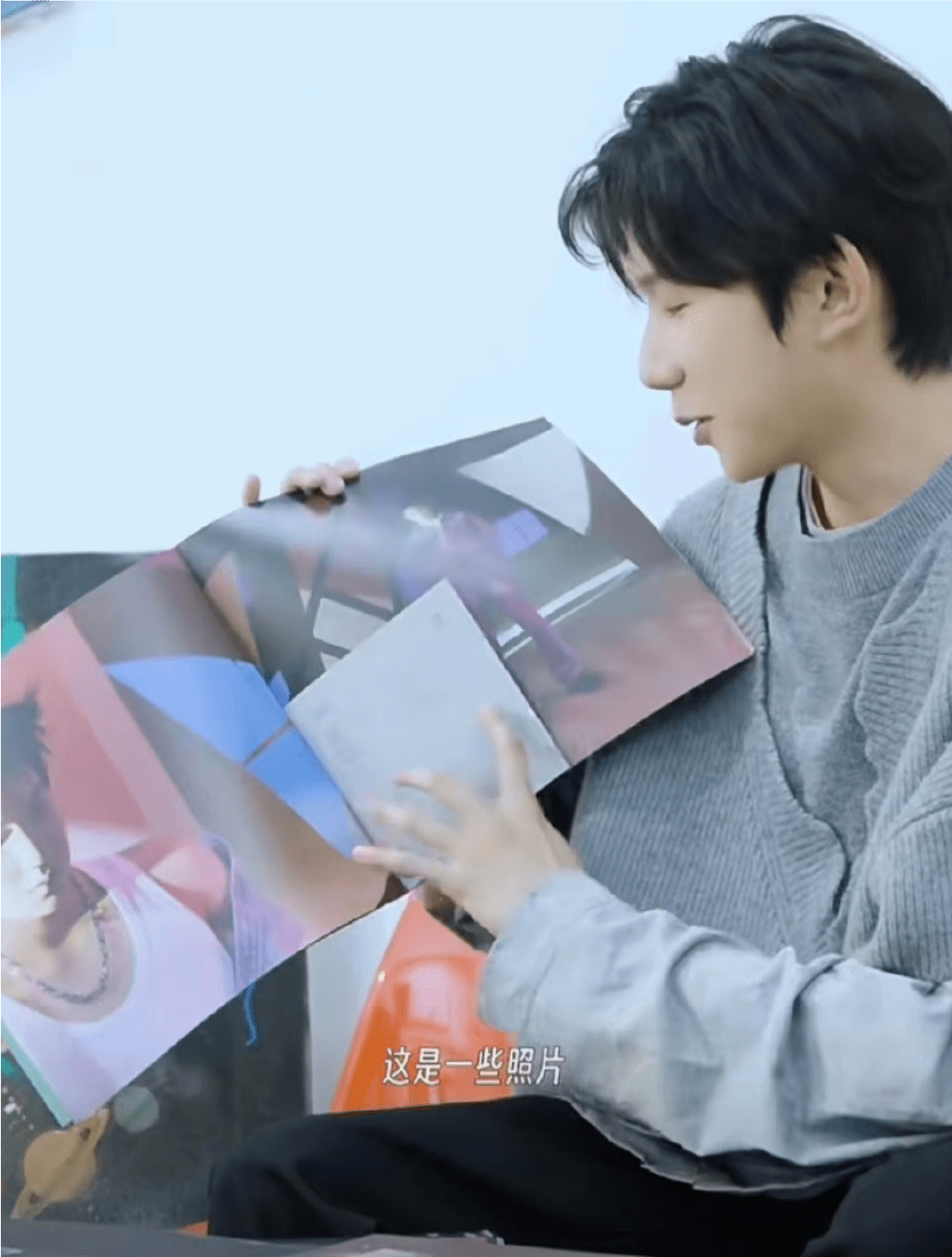 王源视频开怼黑粉,介绍作品时却略显羞涩!