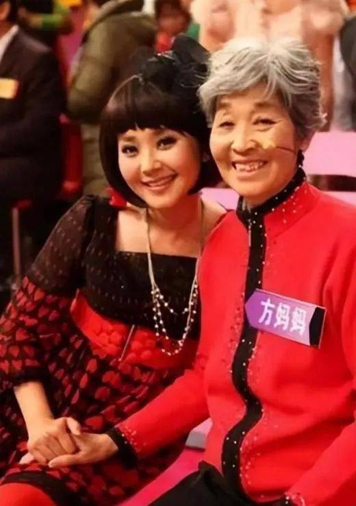 她是央视知名主持,28岁闪婚,隐藏了21年的丈夫大有来头_方琼_工作