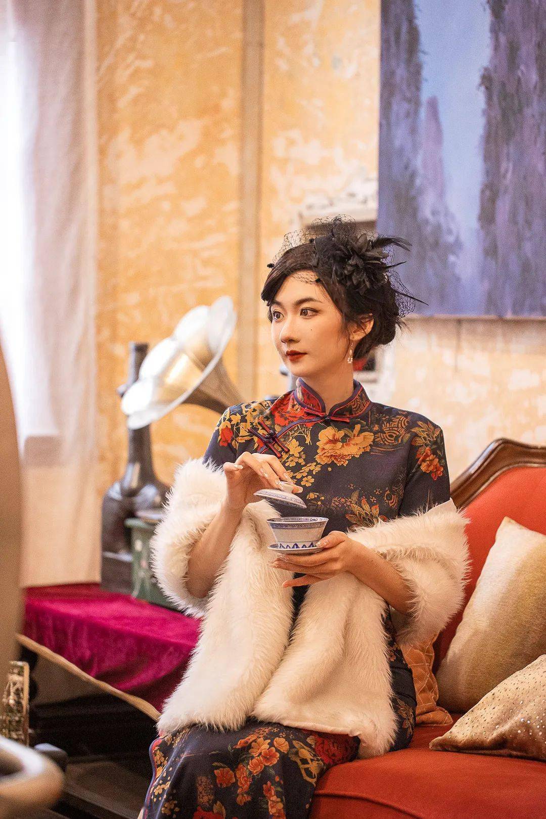 一袭旗袍在这精致奢华的大厅中真的会有种军阀太太代入感整个人