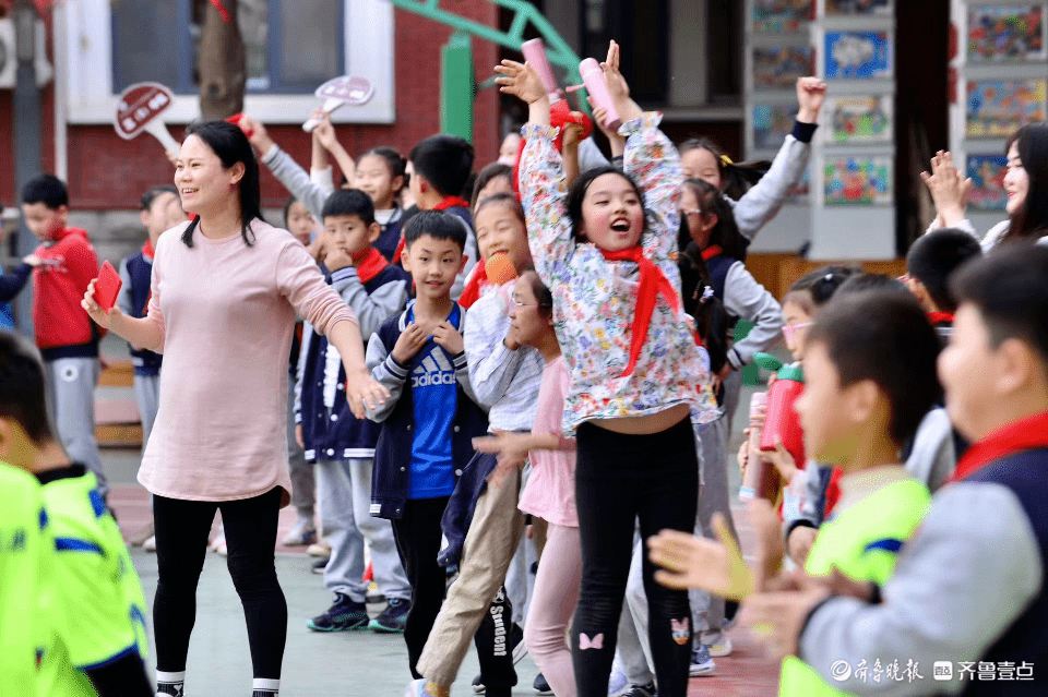 一班小将好样的！山师附小三年级足球联赛开踢