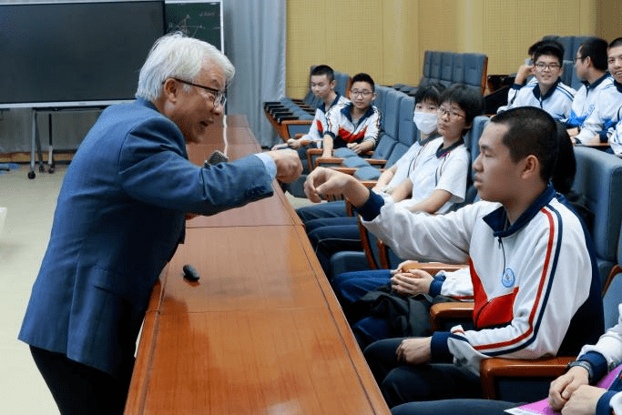 学好理工艺,货与百姓家——福州三中"大中小思政德育一体化"钱学森