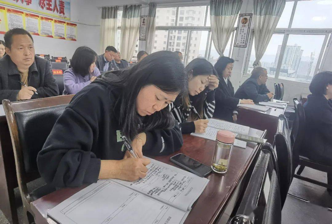 向青草更青处漫溯 | 利川思源教联体二校区2023年春第二次班主任培训