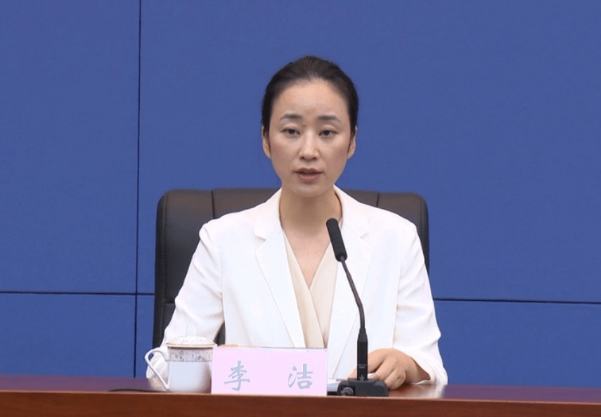 《行动计划》)解读新闻发布会举行,两江新区管委会副主任李洁就如何