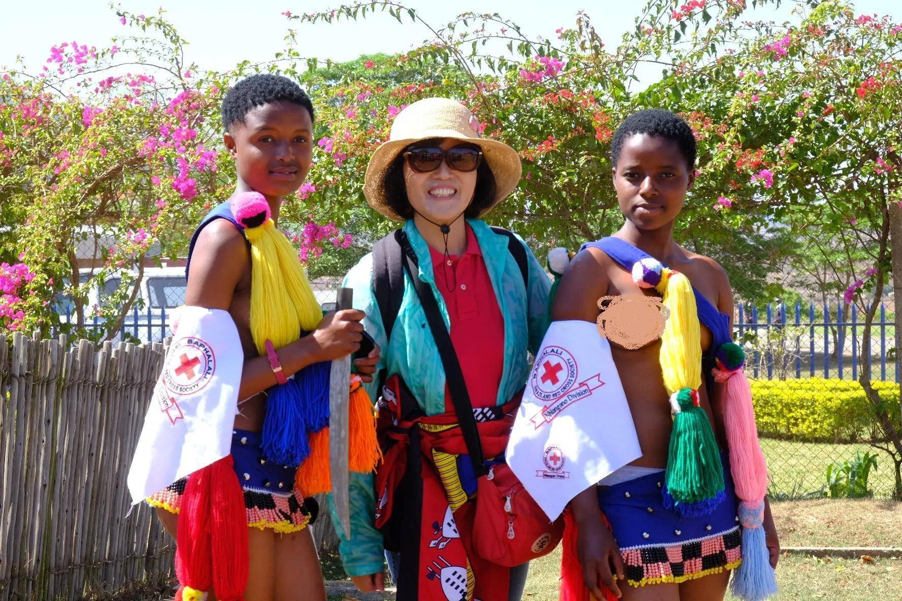 非洲荒唐国王:国家随时会被艾滋病灭国,仍发动全国少女裸跳选妃