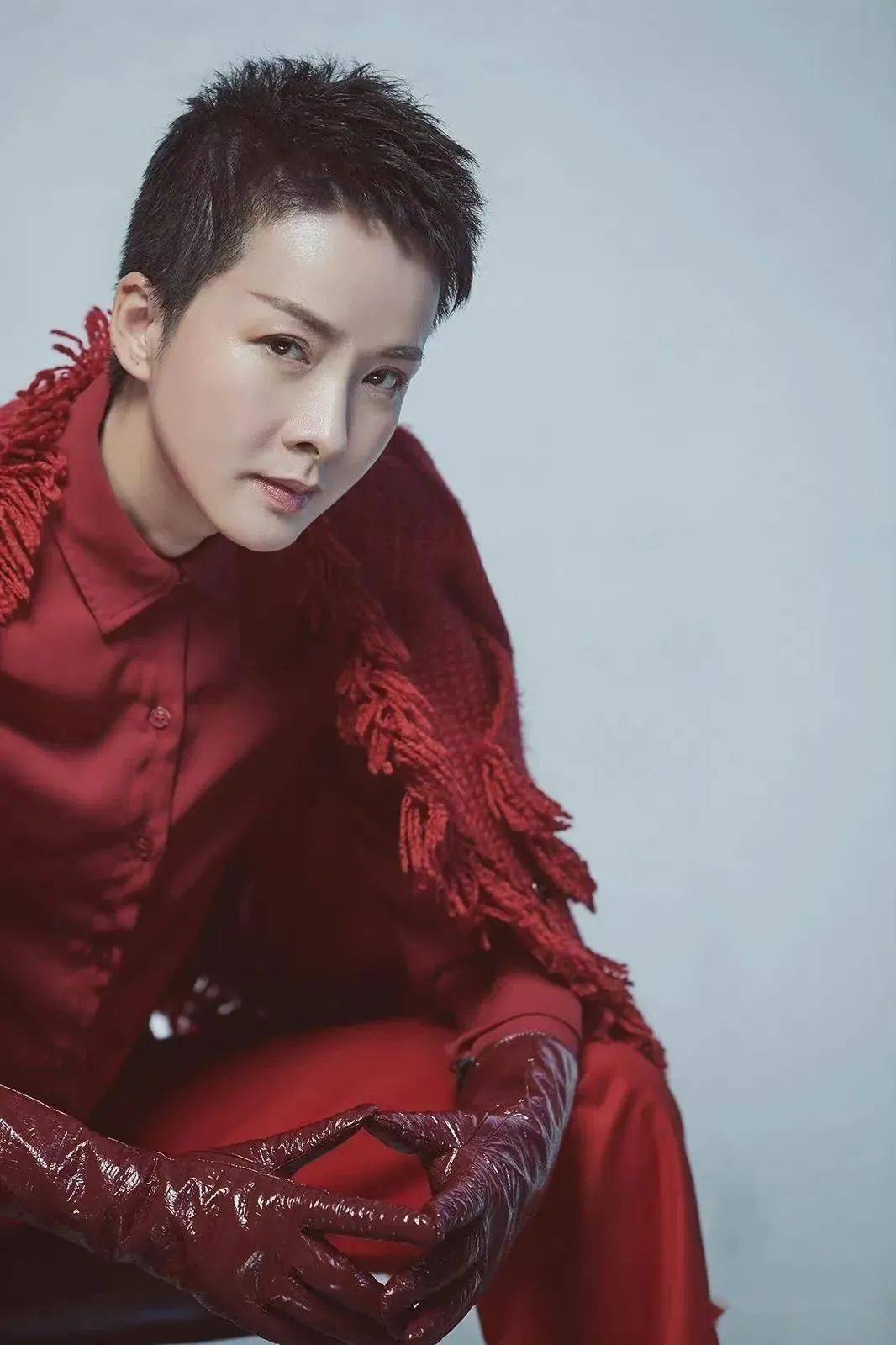 演员谢兰晒美国生活照,身形消瘦为儿子庆生,没见老公师小红_照片_时候