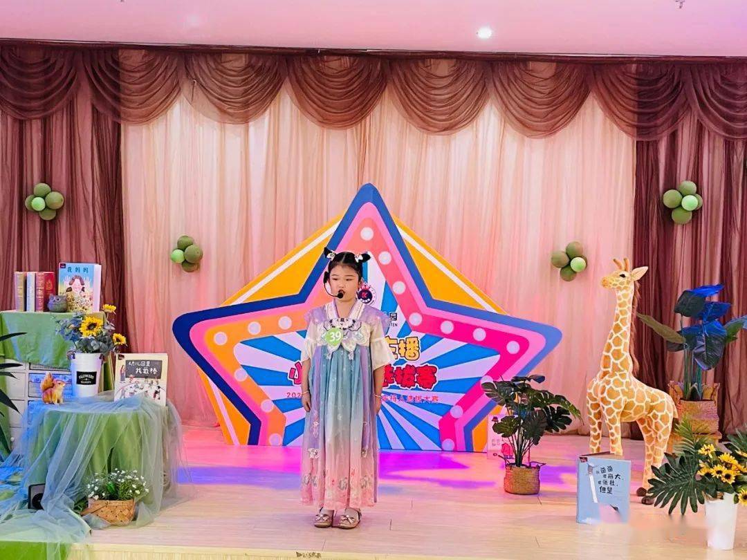 选手:刘思彤42号参赛选手:刘晨涵43号参赛选手:刘晨宇44号参赛选手