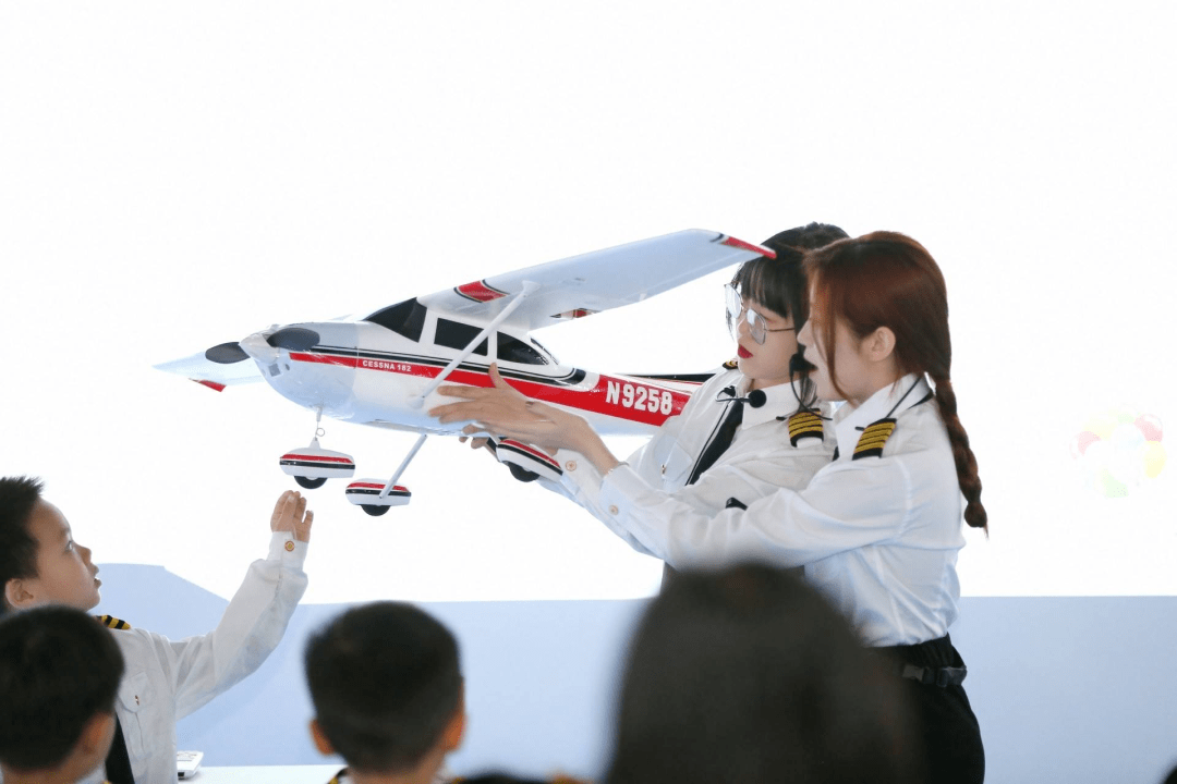 2"中国小机长"空客a320模拟飞行体验,航空知识大课堂!