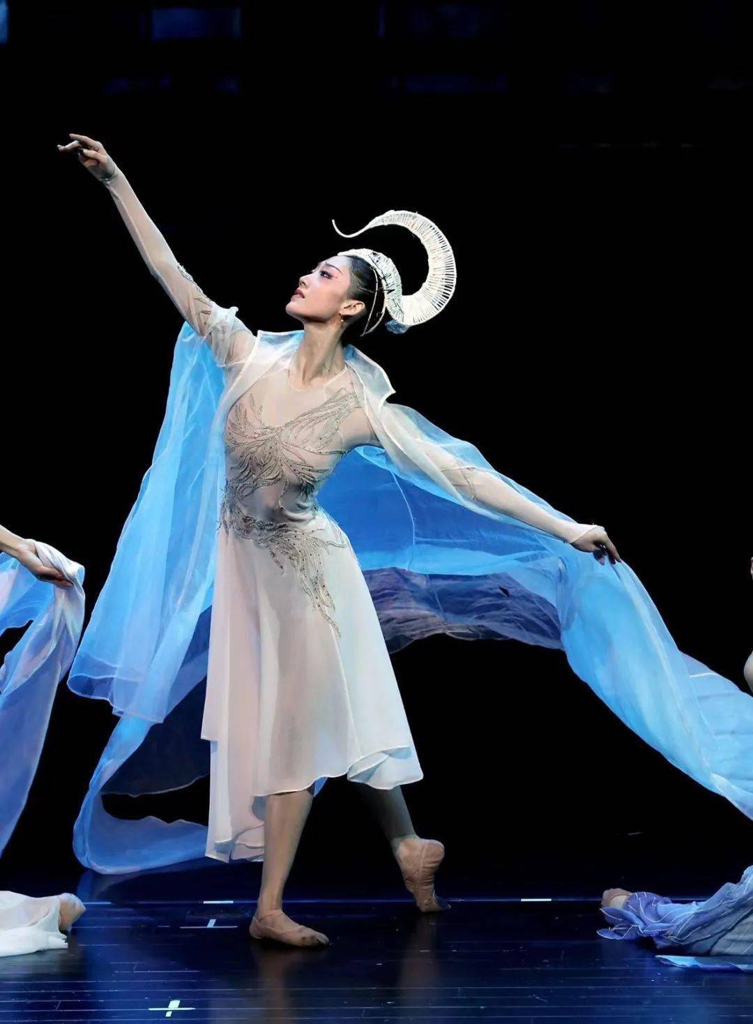 喜报|上海歌剧院舞剧团首席演员谭一梅荣获白玉兰"新人主角奖"_舞蹈