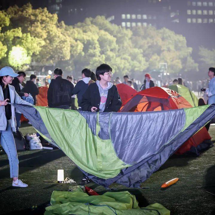 重启吧,体育之夜!_进行_游戏_帐篷