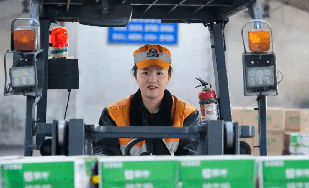 那些事:或许有人想听听女叉车司机的工作体验吗?_工资_招聘_手机