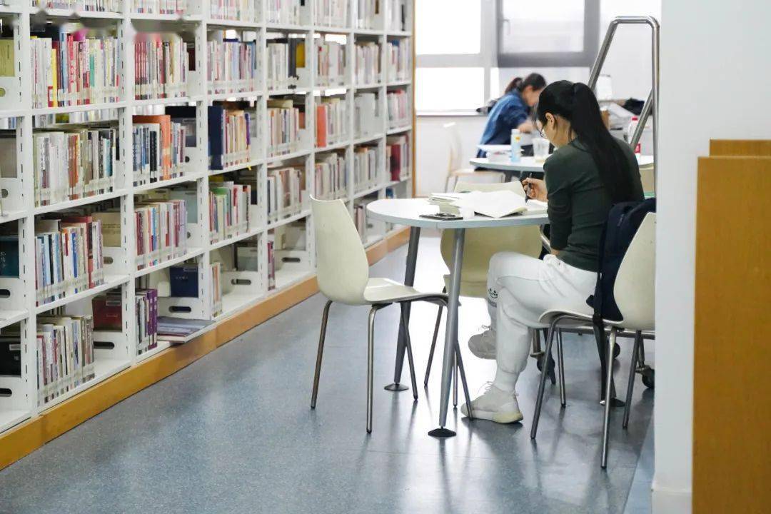 追寻华东师范大学图书馆发布2022年度阅读力报告哪个学院的同学最爱书