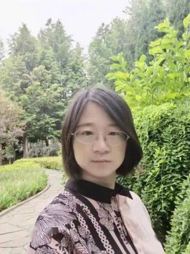 班主任老师:徐金利升旗手介绍:胸中有丘壑,立马振山