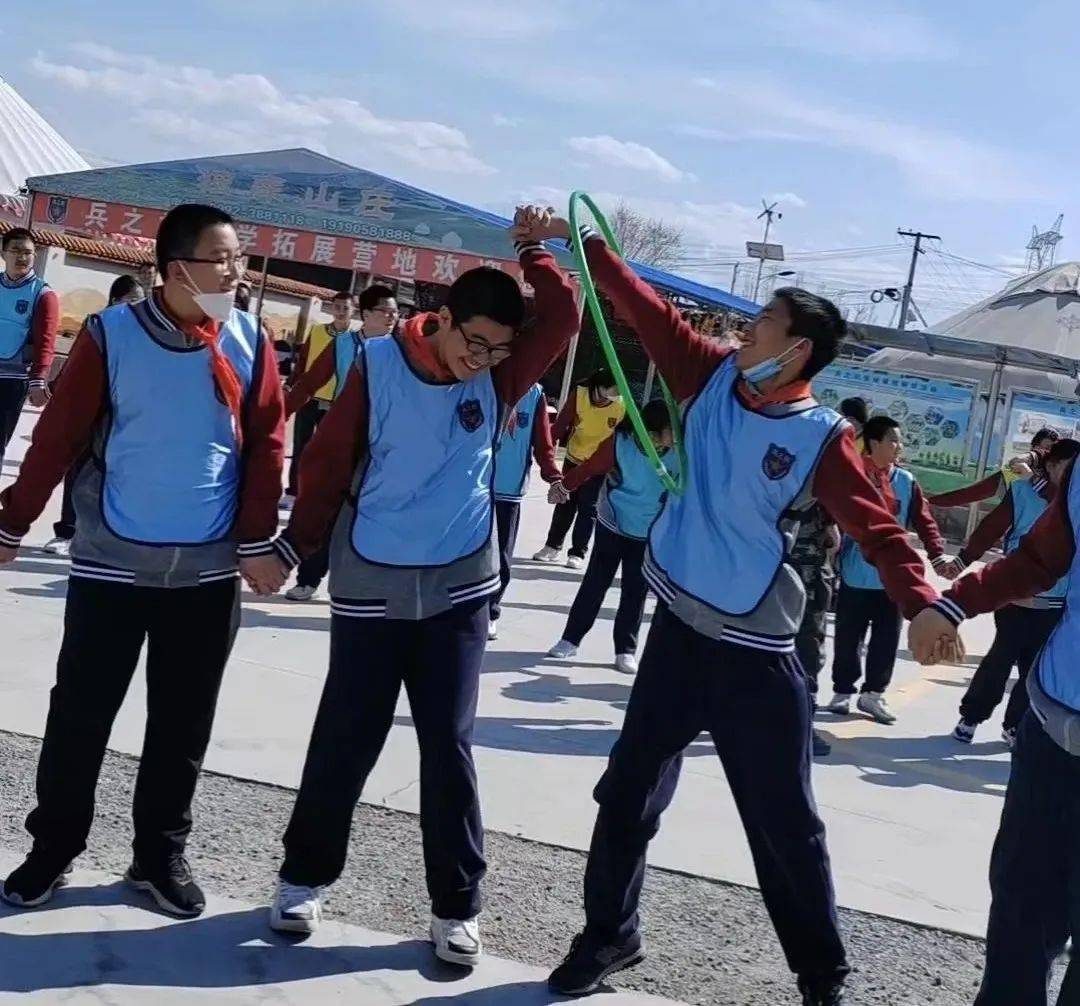 克拉玛依市第一中学初一年级共计35名师生开展"红色 军事"研学游活动