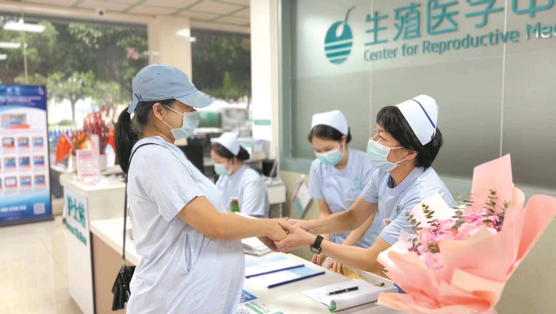 成都供卵费用（生殖医学专家呼吁：“看不孕不育不能报销”这个限制应该尽快取消！）