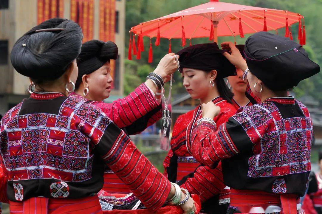 【开局起步dou精彩】龙胜:红瑶"长发节" 欢庆"三月三"_黄洛_瑶寨_发展